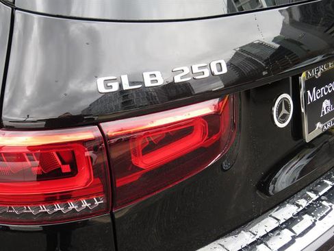Certified 2023 Mercedes-Benz GLB 250 4MATIC image 29