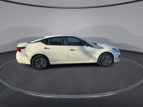 Used 2025 Nissan Altima 2.5 SV image 18