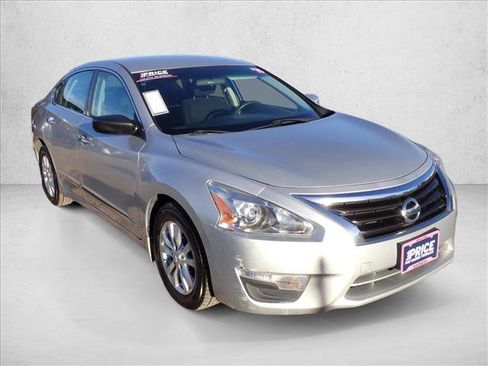 Used 2015 Nissan Altima 2.5 S w/ Sport Value Package image 5