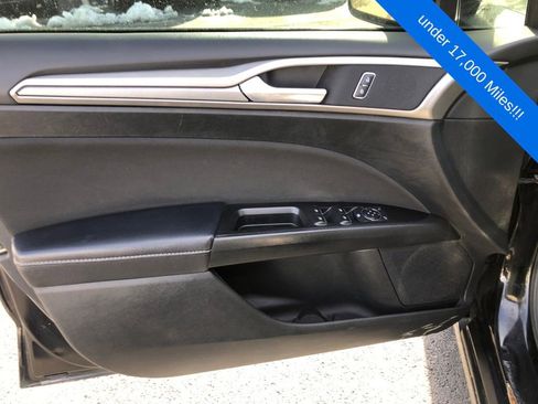 Used 2017 Ford Fusion SE image 16