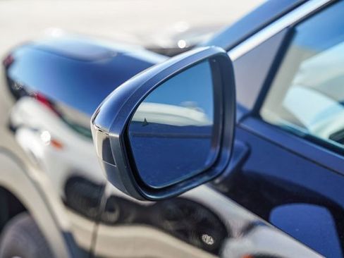 Used 2025 Nissan Kicks SV image 9