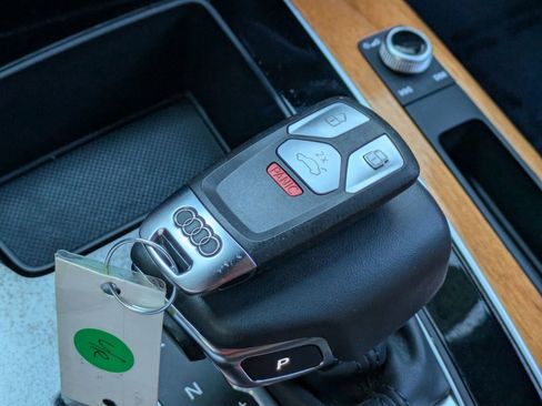 Used 2023 Audi Q5 e Premium w/ Convenience Package image 32