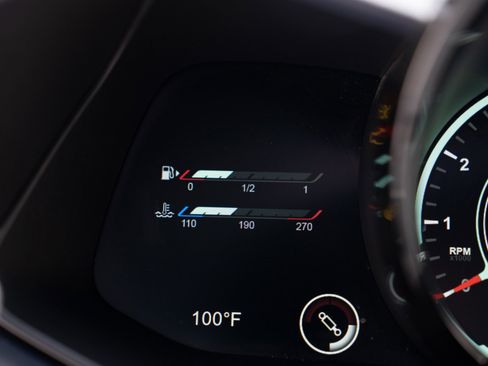 Used 2021 Aston Martin V8 Vantage Roadster RWD image 25