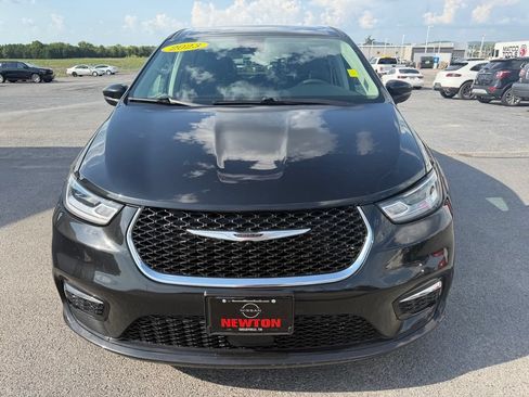 Used 2023 Chrysler Pacifica Touring-L FWD image 34
