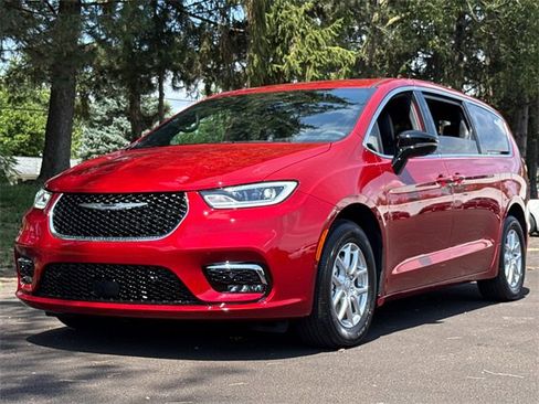 New 2026 Chrysler Pacifica Select image 9