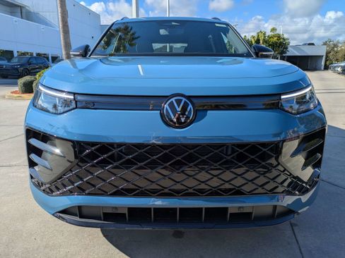 New 2026 Volkswagen Tiguan SE R-Line image 9