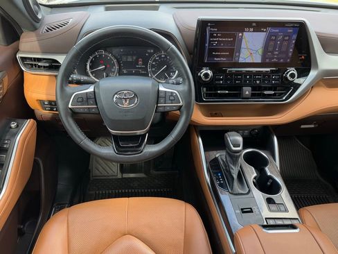 Used 2022 Toyota Highlander Platinum image 11