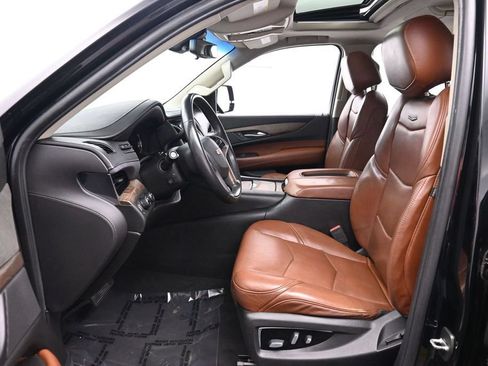 Used 2018 Cadillac Escalade Premium Luxury AWD/4WD image 11