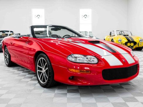 Used 2002 Chevrolet Camaro Z28 w/ SS Performance/Appearance Pkg RWD image 5