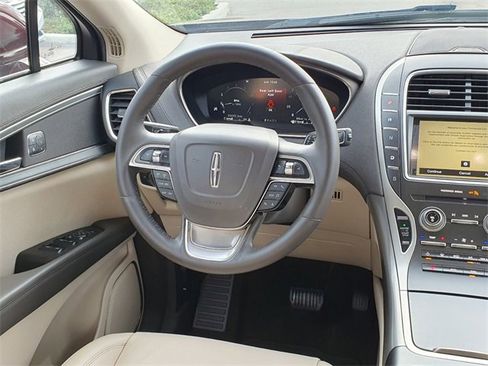 Used 2019 Lincoln Nautilus Select image 18