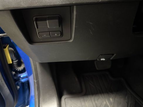 Used 2023 GMC Canyon AT4 w/ AT4 Premium Package AWD/4WD image 17