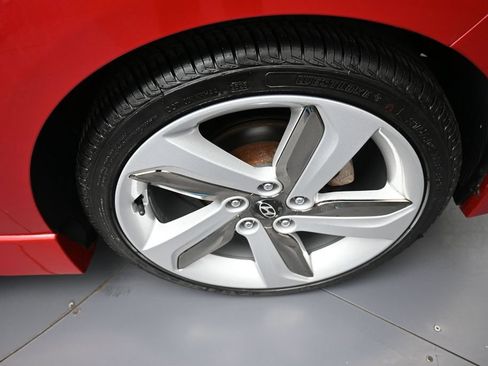 Used 2015 Hyundai Veloster Turbo FWD image 15