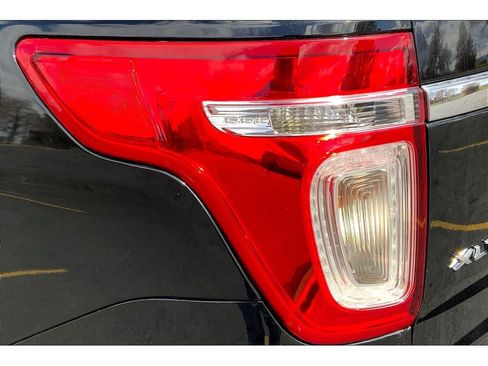 Used 2013 Ford Explorer XLT image 31