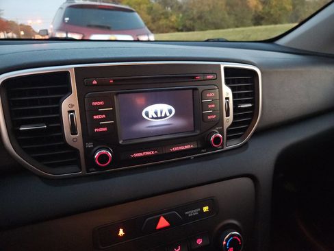 Used 2019 Kia Sportage LX image 19