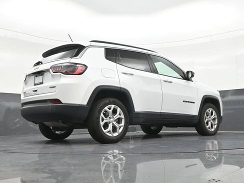 Used 2024 Jeep Compass Latitude AWD/4WD image 30