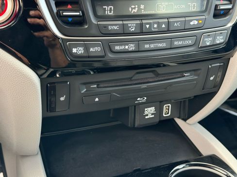 Used 2021 Honda Pilot Touring image 31