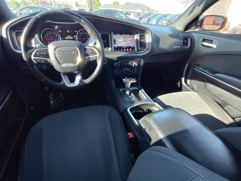 Used 2015 Dodge Charger SXT image 39