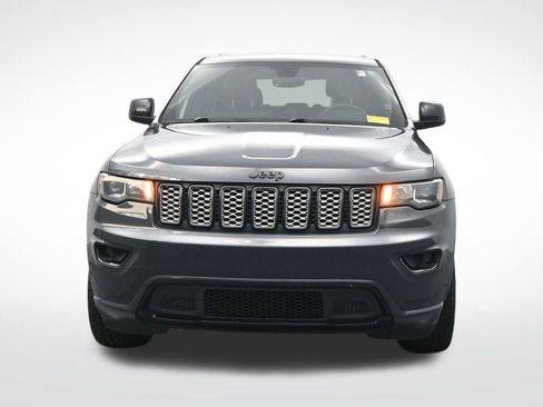 Used 2018 Jeep Grand Cherokee Altitude image 2