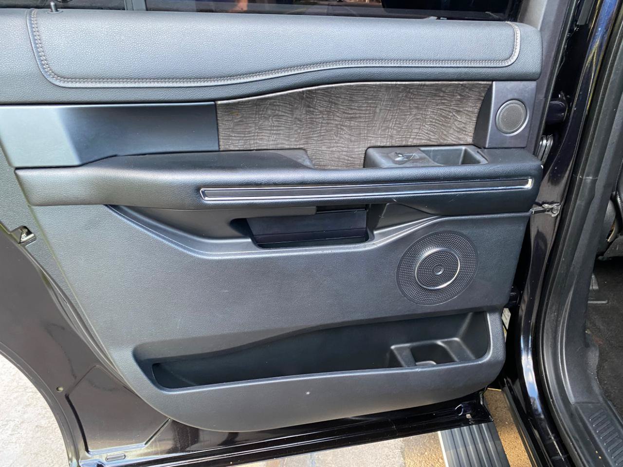 Used 2019 Ford Expedition Max Limited RWD image 39