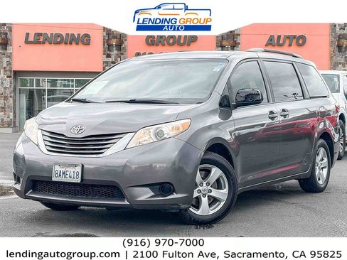 Used 2017 Toyota Sienna LE FWD image 1