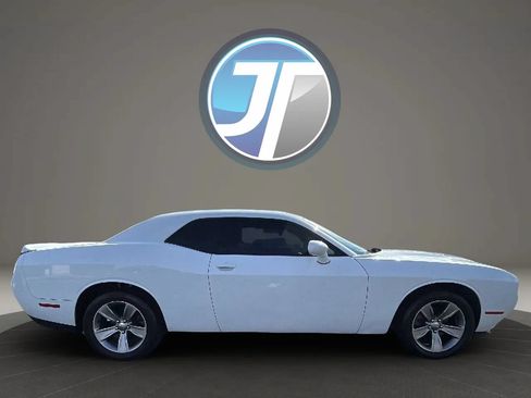 Used 2019 Dodge Challenger SXT w/ Driver Convenience Group RWD image 6