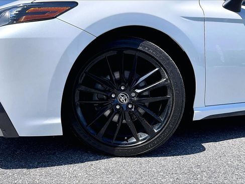 Used 2022 Toyota Camry XSE w/ Navigation Package image 9