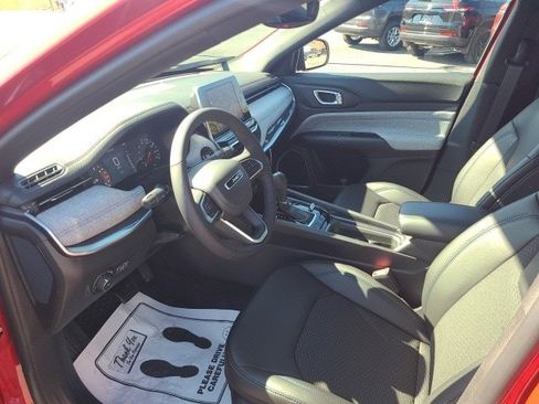 New 2025 Jeep Compass Latitude w/ Sun & Sound Group image 11