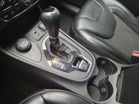 Used 2019 Jeep Cherokee Altitude image 26