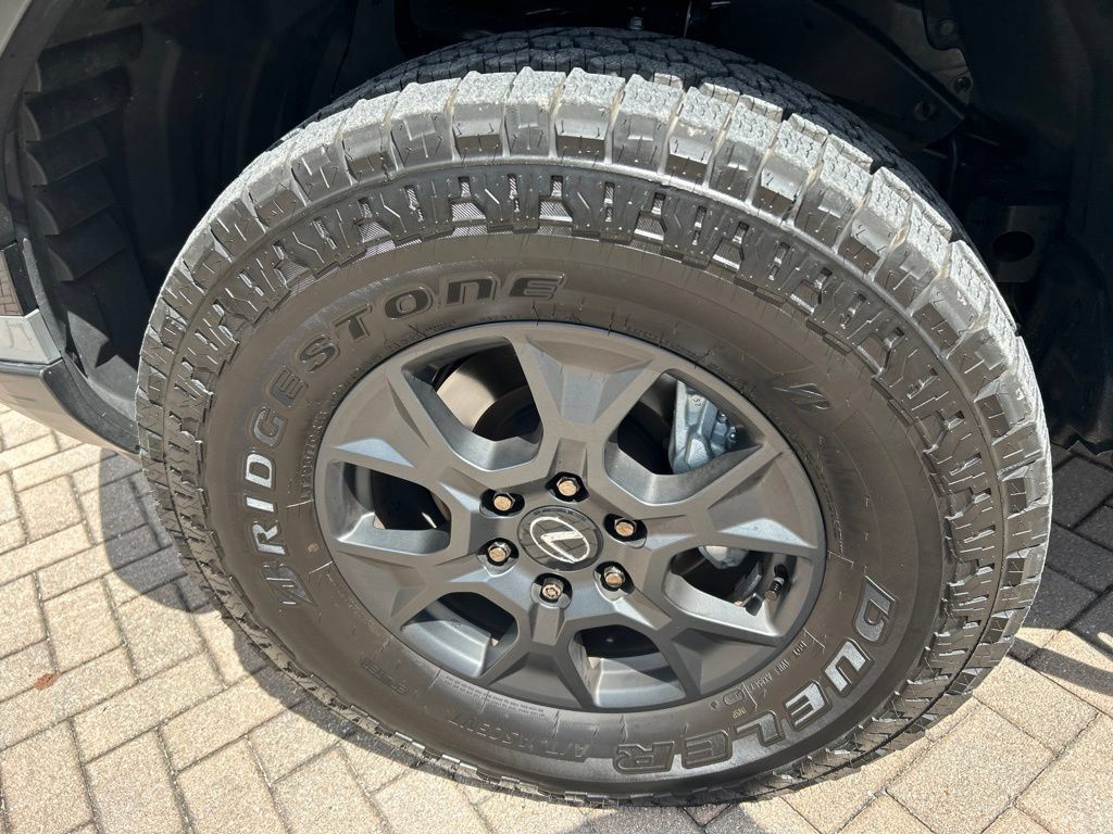 Used 2025 Lexus GX 550 AWD/4WD image 12