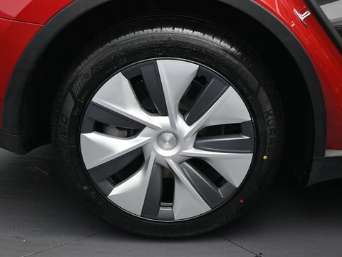 Used 2023 Tesla Model Y Long Range AWD/4WD image 35