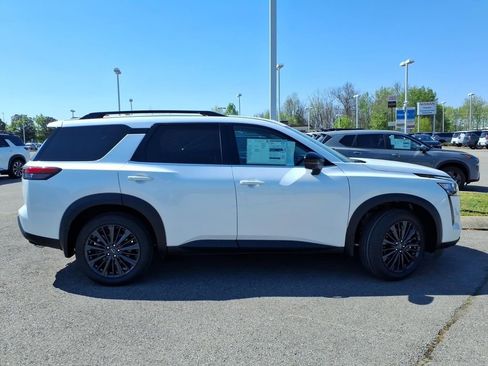 New 2026 Nissan Pathfinder SL AWD/4WD image 2