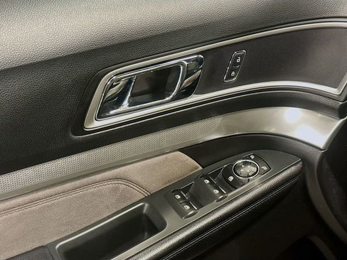 Used 2017 Ford Explorer XLT w/ Equipment Group 202A image 22