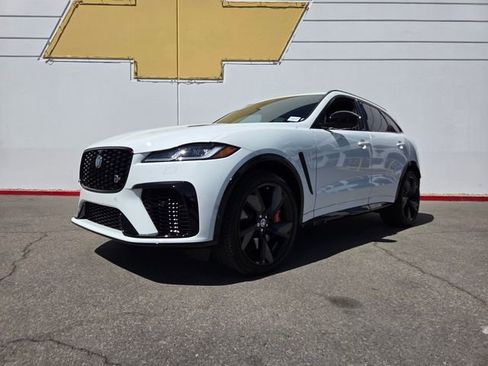 Used 2025 Jaguar F-PACE SVR image 2
