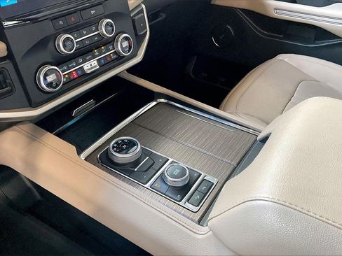 Used 2024 Ford Expedition Max Limited image 11