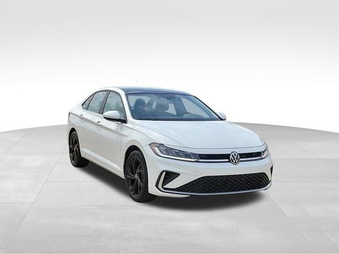 Used 2025 Volkswagen Jetta SE FWD image 1
