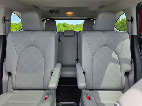 Used 2023 Toyota Highlander Platinum FWD image 31