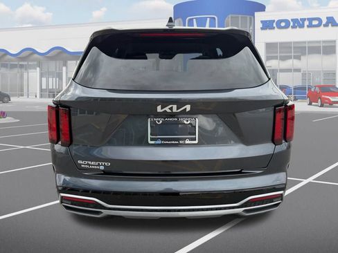 Used 2023 Kia Sorento S image 7