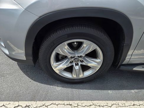 Used 2019 Toyota Highlander Limited image 4