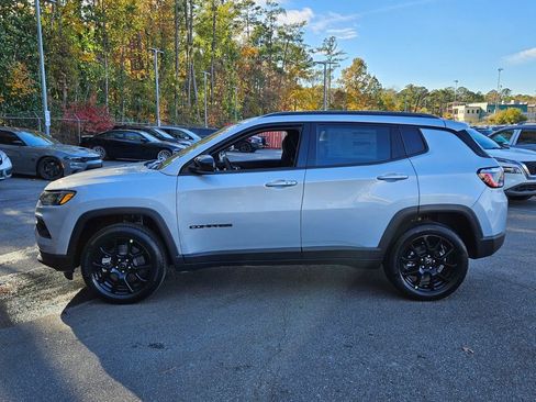 New 2026 Jeep Compass Latitude AWD/4WD image 4