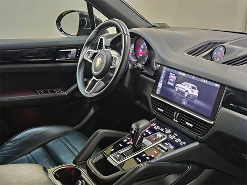 Used 2019 Porsche Cayenne Base image 10