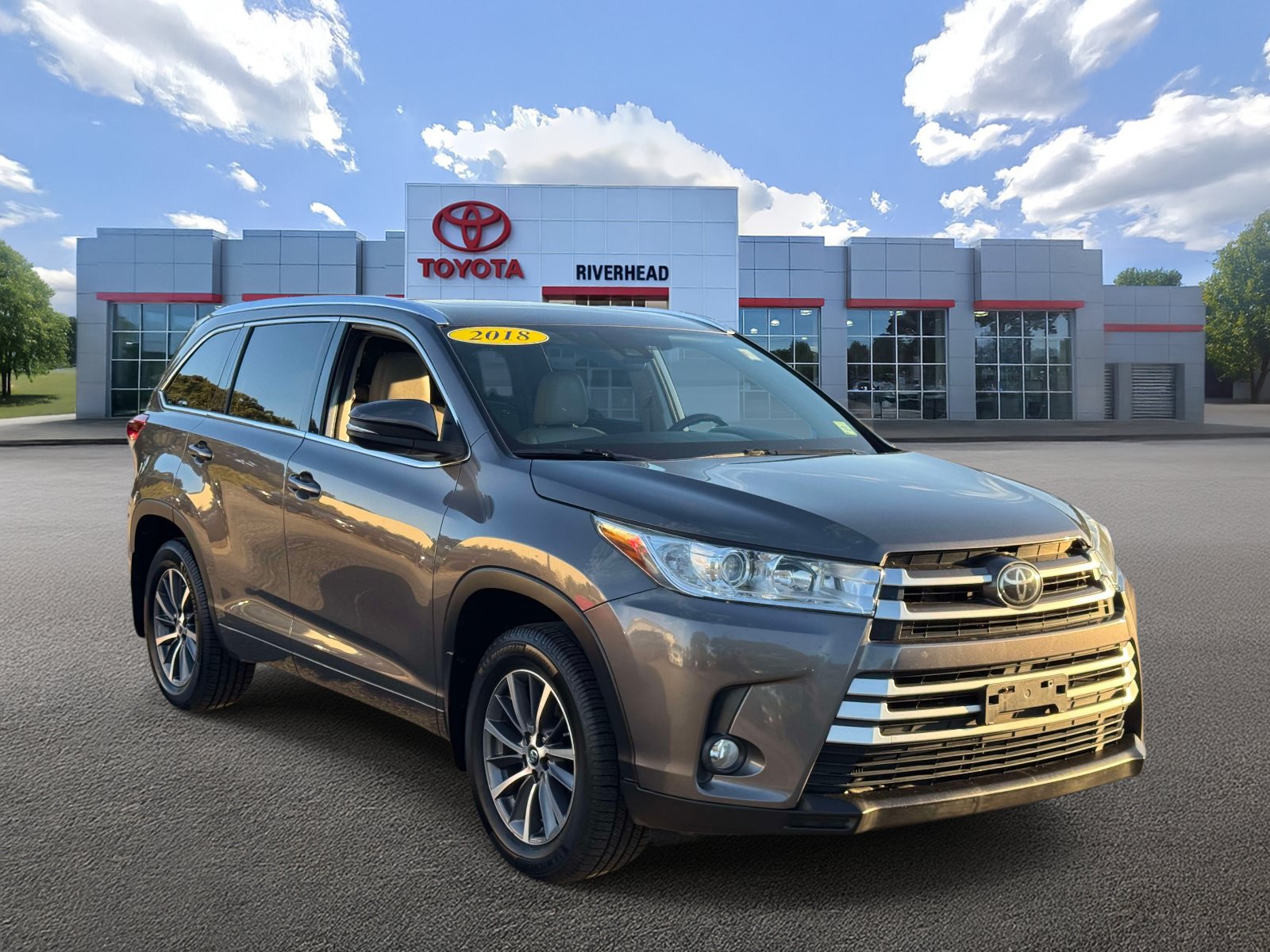Used 2018 Toyota Highlander XLE AWD/4WD image 2
