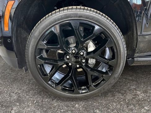 Used 2025 GMC Yukon XL Denali w/ Denali Reserve Package image 12