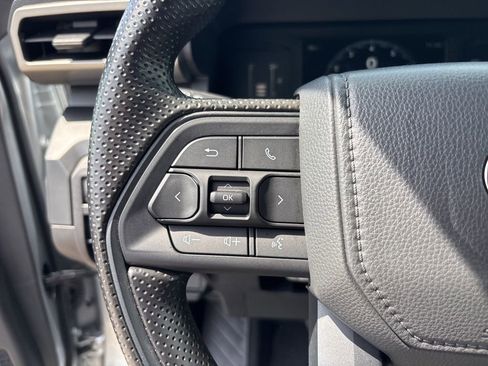 Used 2025 Toyota Tacoma SR w/ SR Upgrade Package AWD/4WD image 38