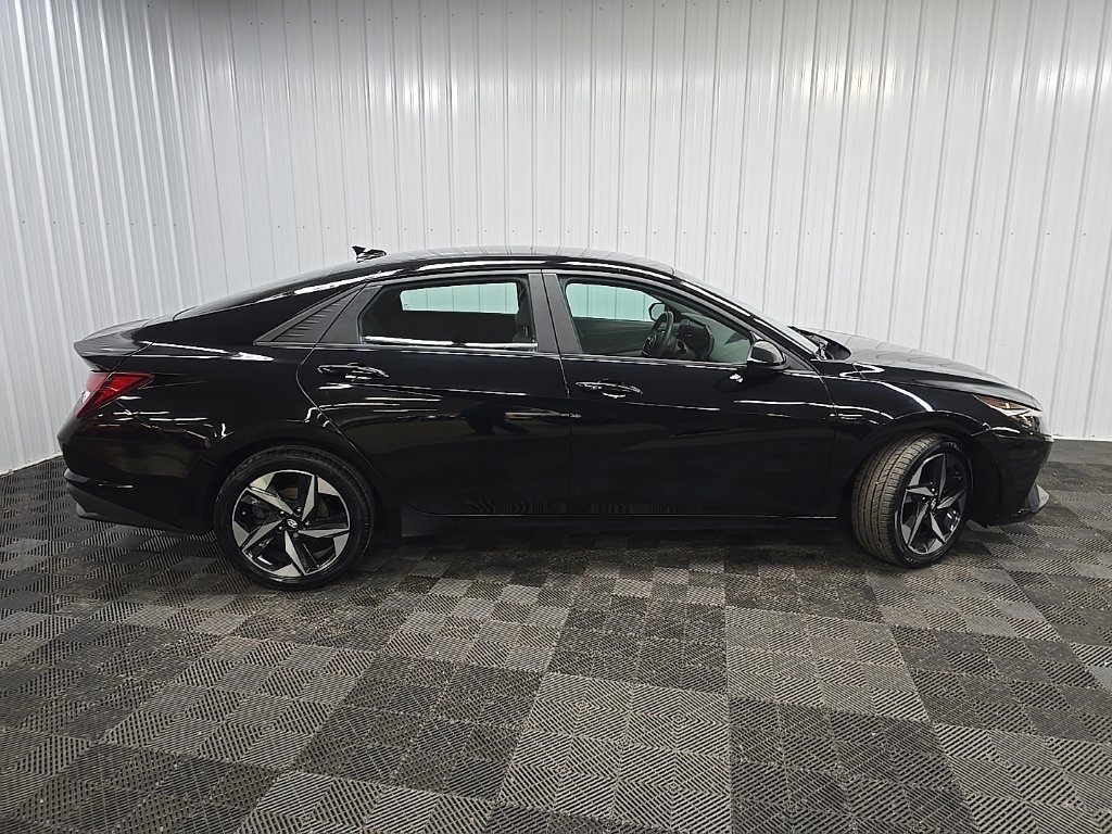 Used 2023 Hyundai Elantra SEL w/ Convenience Package FWD image 2