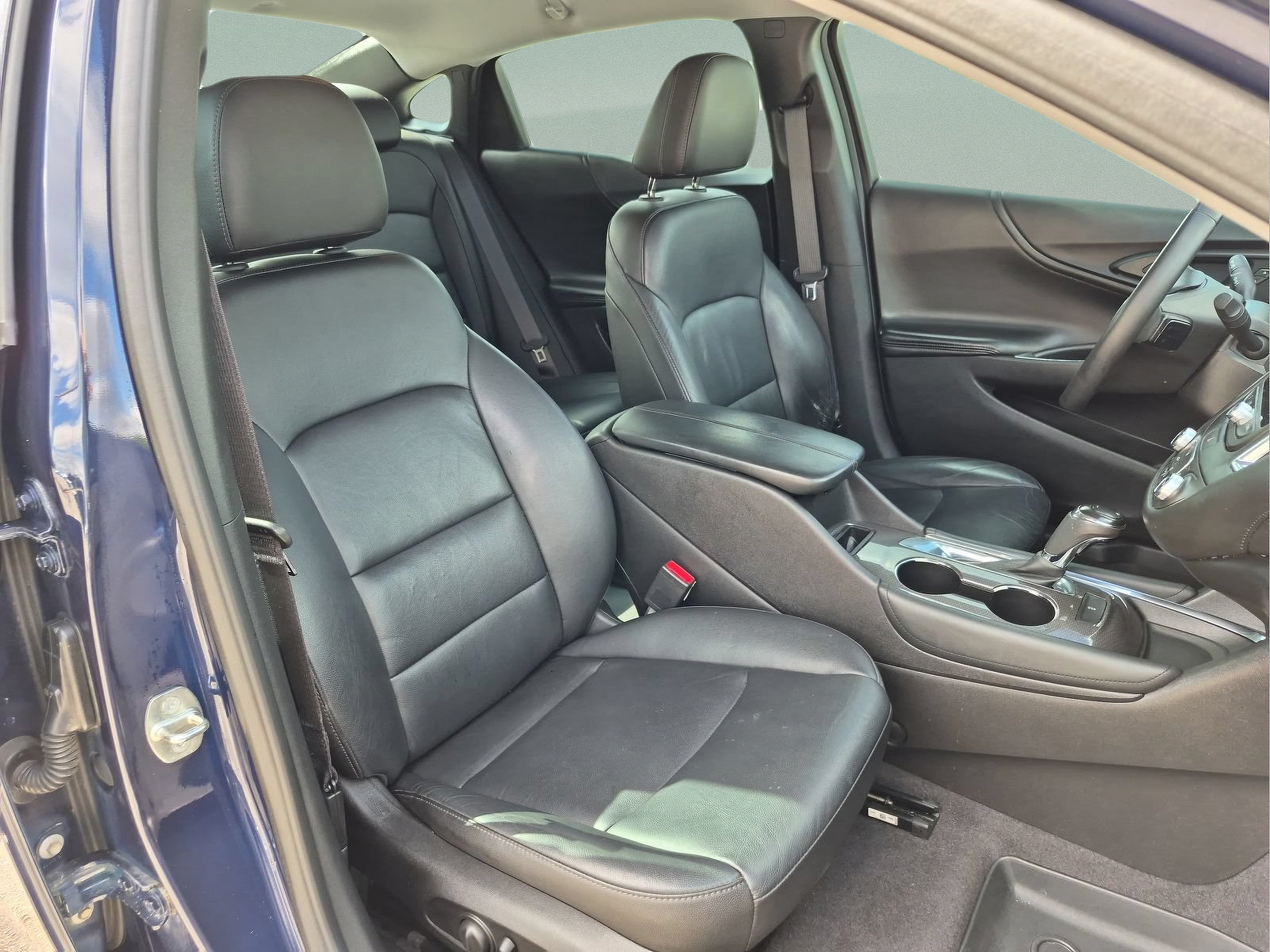 Used 2018 Chevrolet Malibu LT w/ Leather Package FWD image 19