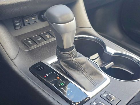 Used 2019 Toyota Highlander XLE AWD/4WD image 28