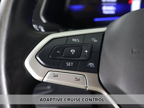 Used 2024 Volkswagen Tiguan SE w/ Panoramic Sunroof Package image 4