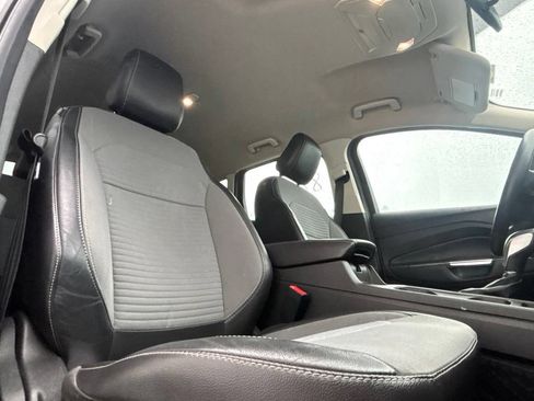 Used 2019 Ford Escape SE FWD image 24