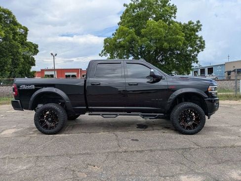 Used 2019 RAM 2500 Laramie w/ Black Appearance Package AWD/4WD image 3