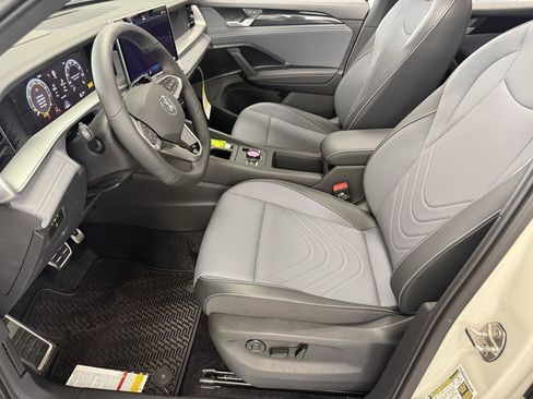 New 2026 Volkswagen Tiguan SE R-Line image 11